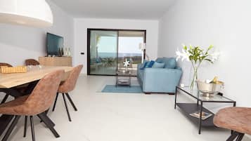 舒適公寓, 2 間臥室, 露台, 花園景觀 | 客廳 | 電視