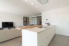 Apartamento de 2 dormitorios con jardín en Colina de Mirador | Private kitchen - Estepona Holiday Hills (Estepona)