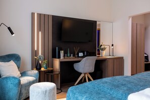 Habitación doble superior | Caja fuerte, escritorio, cortinas opacas y wifi gratis