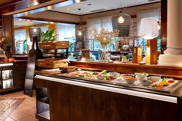 Daily buffet breakfast (EUR 8 per person)
