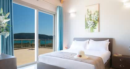 Luxury Villa Crystal with a beautiful view of Vlicho Bay!