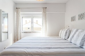 1 chambre, fer et planche à repasser, accès Internet, draps fournis