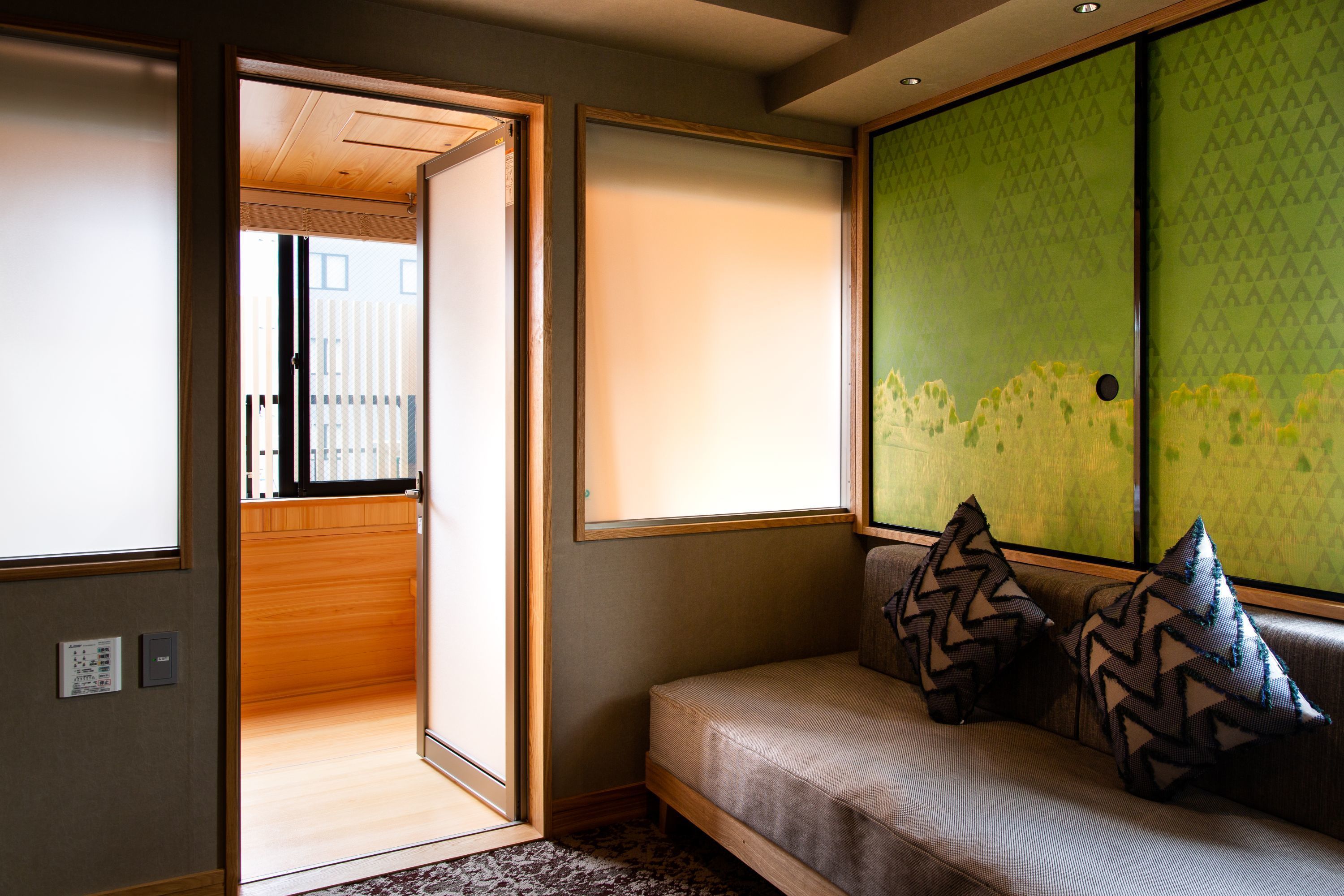 deluxe twin room, 2 single beds, non smoking, private bathroom | in-room safe, individually furnished, blackout curtains