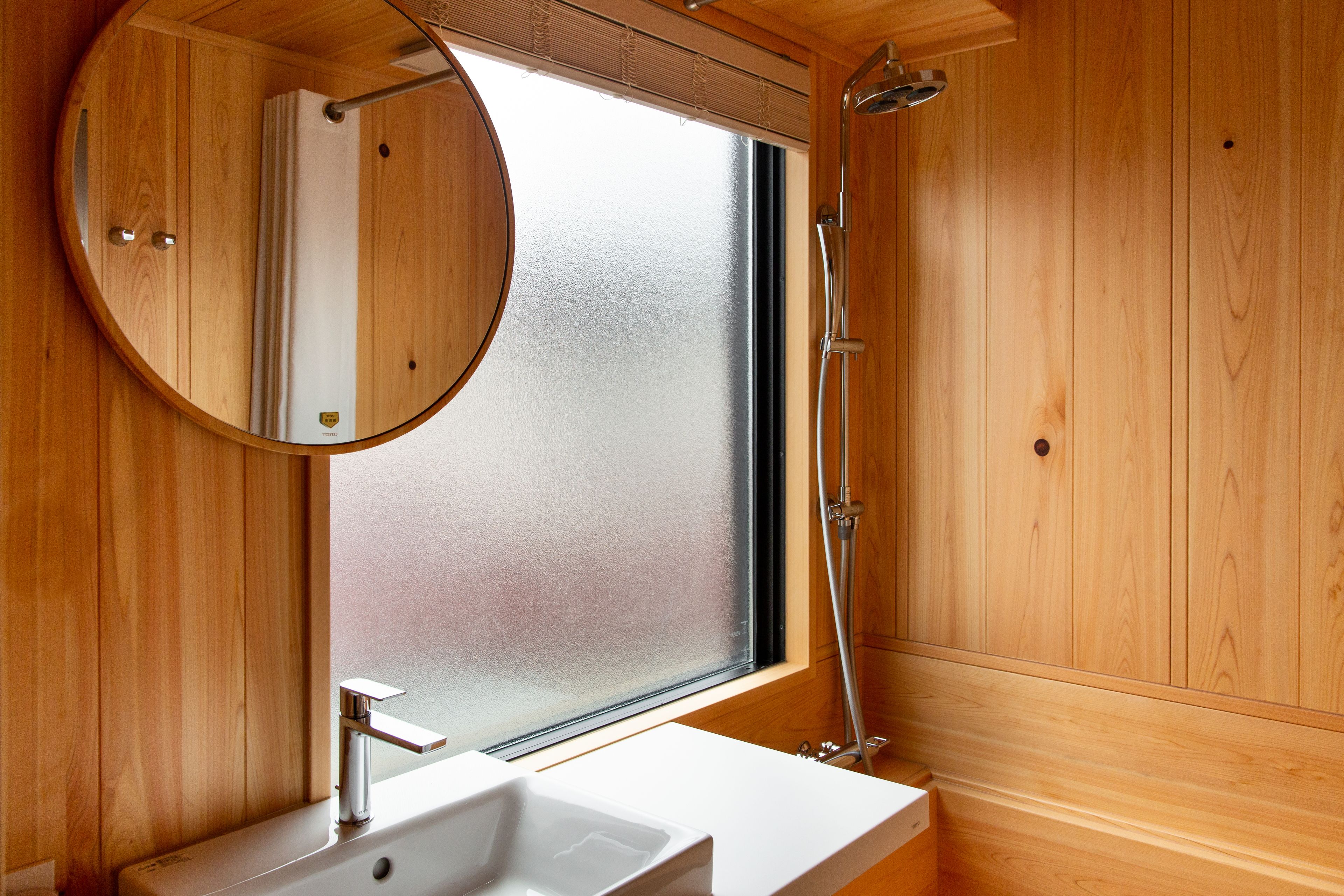 separate bathtub and shower, deep-soaking bathtub, rainfall showerhead