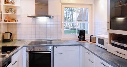 very beach and forest holiday home for up to 6 people, pets and Wi-Fi