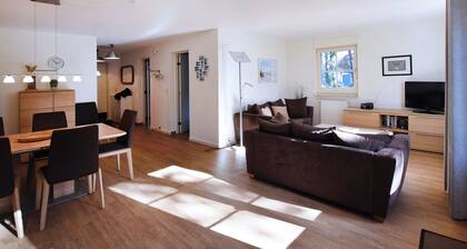 very beach and forest holiday home for up to 6 people, pets and Wi-Fi