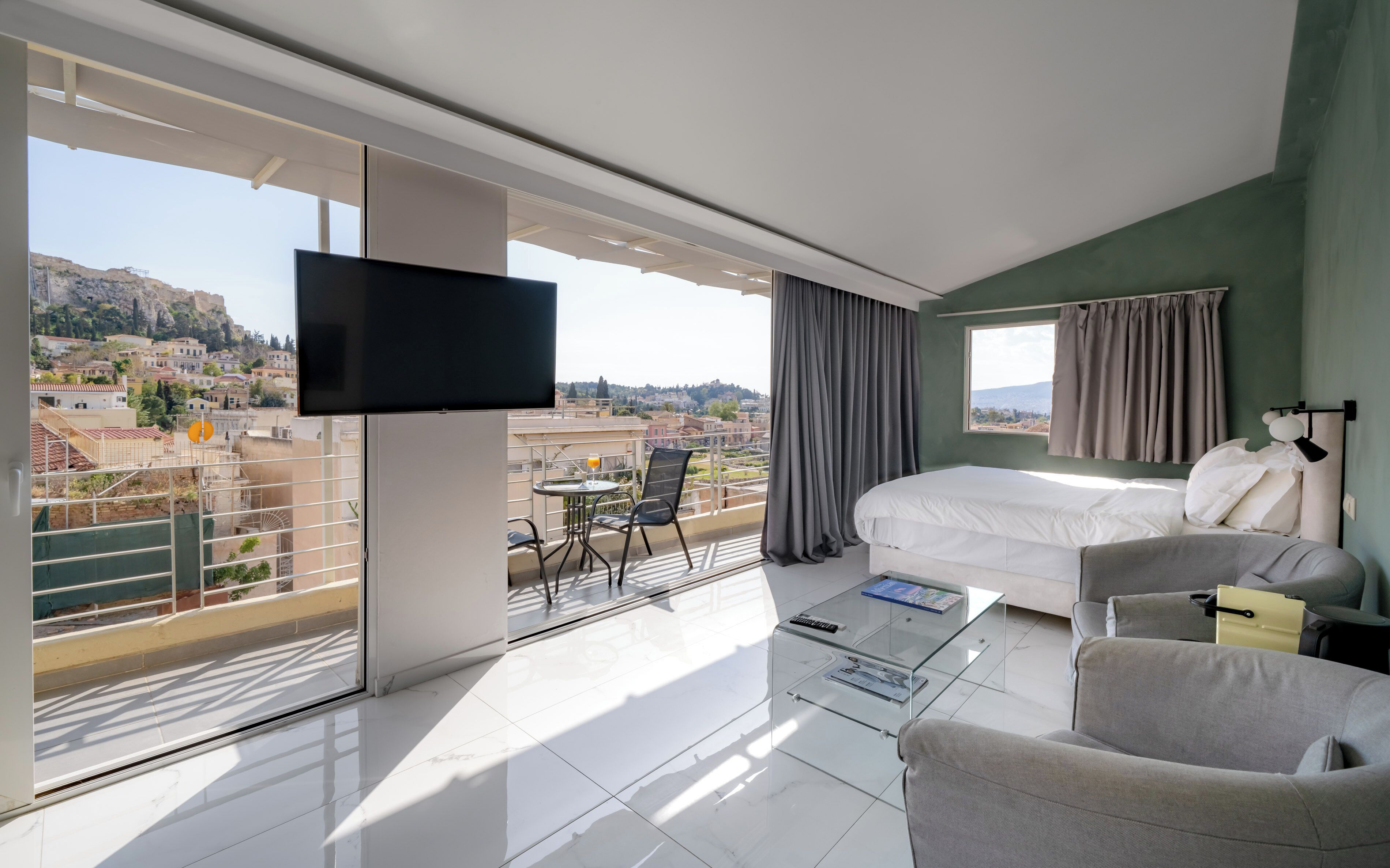 Penthouse - 1 queensize-säng - utsikt mot bergen | Värdeförvaringsskåp på rummet, individuell inredning och unika möbler