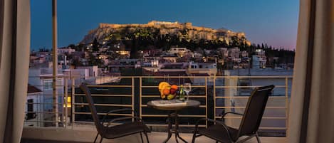 Penthouse, 1 Queen Bed, Hill View | Terrace/patio