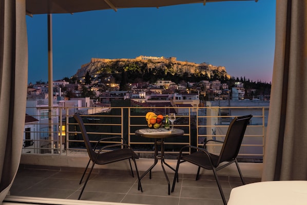 Penthouse, 1 Queen Bed, Hill View | Terrace/patio