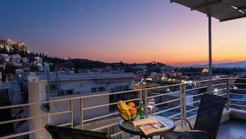 Penthouse, 1 Queen-Bett, Hügelblick | Terrasse/Patio