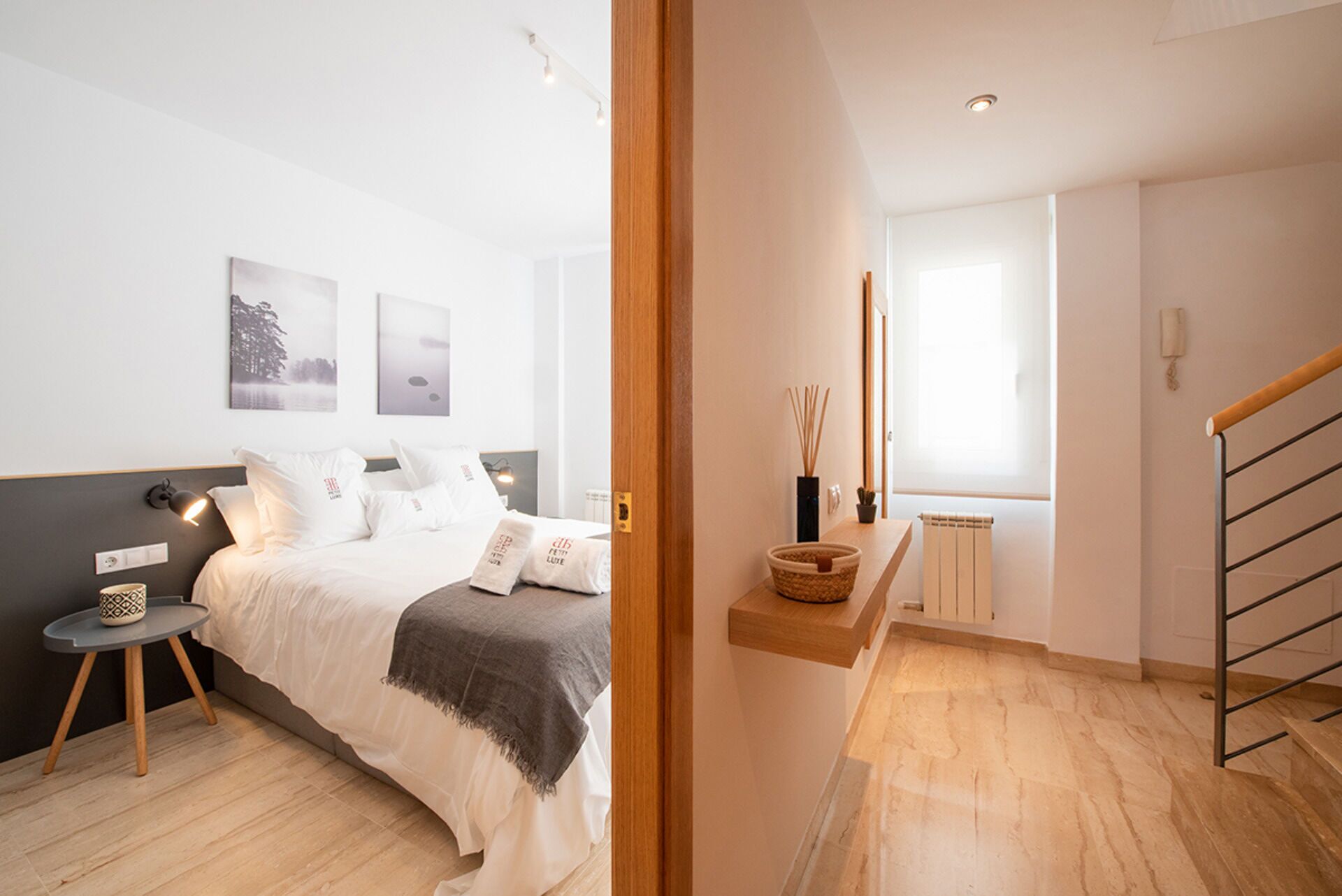 3 habitaciones, insonorización y tabla de planchar con plancha 