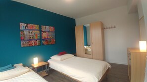 5 habitaciones, tabla de planchar con plancha, wifi y ropa de cama 