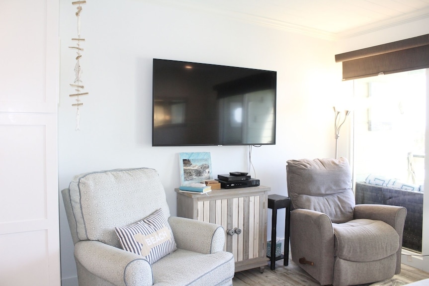 Super Modern, Ocean Front Condo!! Community Pool & Pier! Heart Of Iop! *Unit 212* - Mount Pleasant, SC