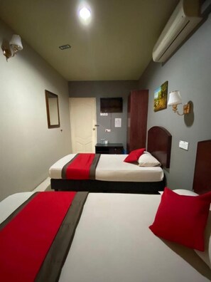 Desk, free WiFi, bed sheets - Stada Hotel (Kota Bharu)