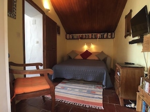 1 chambre, fer et planche à repasser, Wi-Fi gratuit, draps fournis