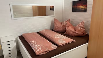 2 chambres, lit parapluie, draps fournis