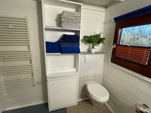 Hårtørrer, håndklæder, Sæbe, Toiletpapir