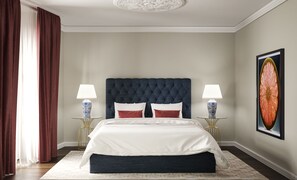 Tweepersoonskamer, 1 queensize bed (Neutral) | Individueel gedecoreerd, individueel gemeubileerd, een bureau