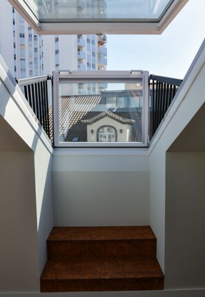 Tweepersoonskamer, 1 queensize bed (Neutral) | Individueel gedecoreerd, individueel gemeubileerd, een bureau