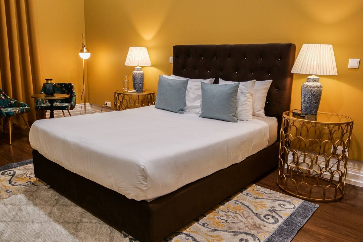 deluxe double room, 1 queen bed, city view (yellow) | individually decorated, individually furnished, desk, blackout curtains