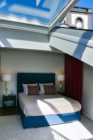 Tweepersoonskamer, 1 queensize bed (Neutral) | Individueel gedecoreerd, individueel gemeubileerd, een bureau