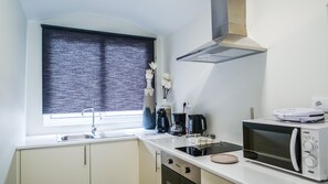 Exclusive Loft, Multiple Beds, City View | Private kitchenette | Espresso maker, coffee/tea maker, electric kettle - Casa do Mercado (Ponta Delgada)