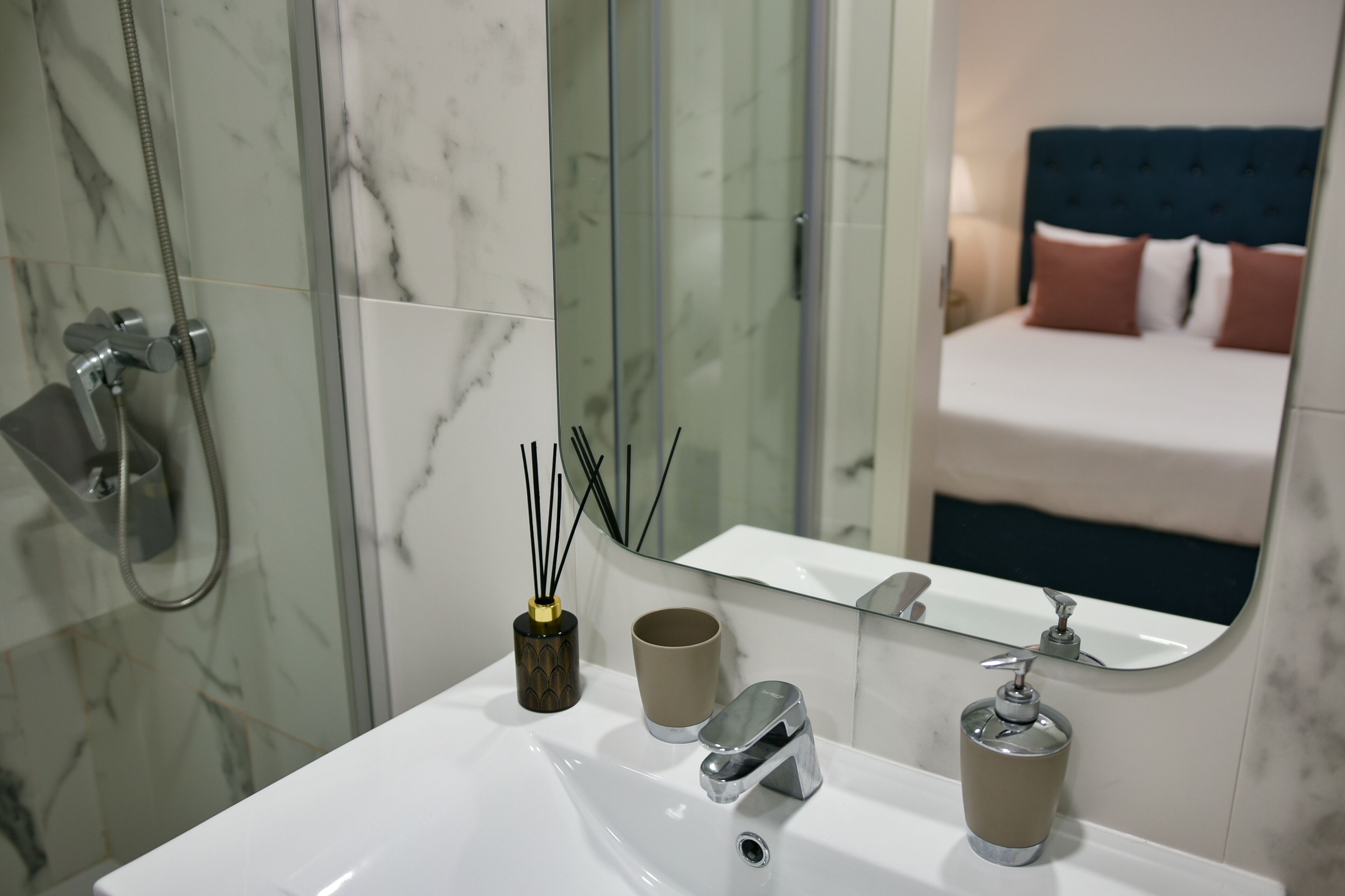 Double Room, 1 Queen Bed (Neutral) | Bathroom | Shower, rainfall showerhead, free toiletries, hair dryer