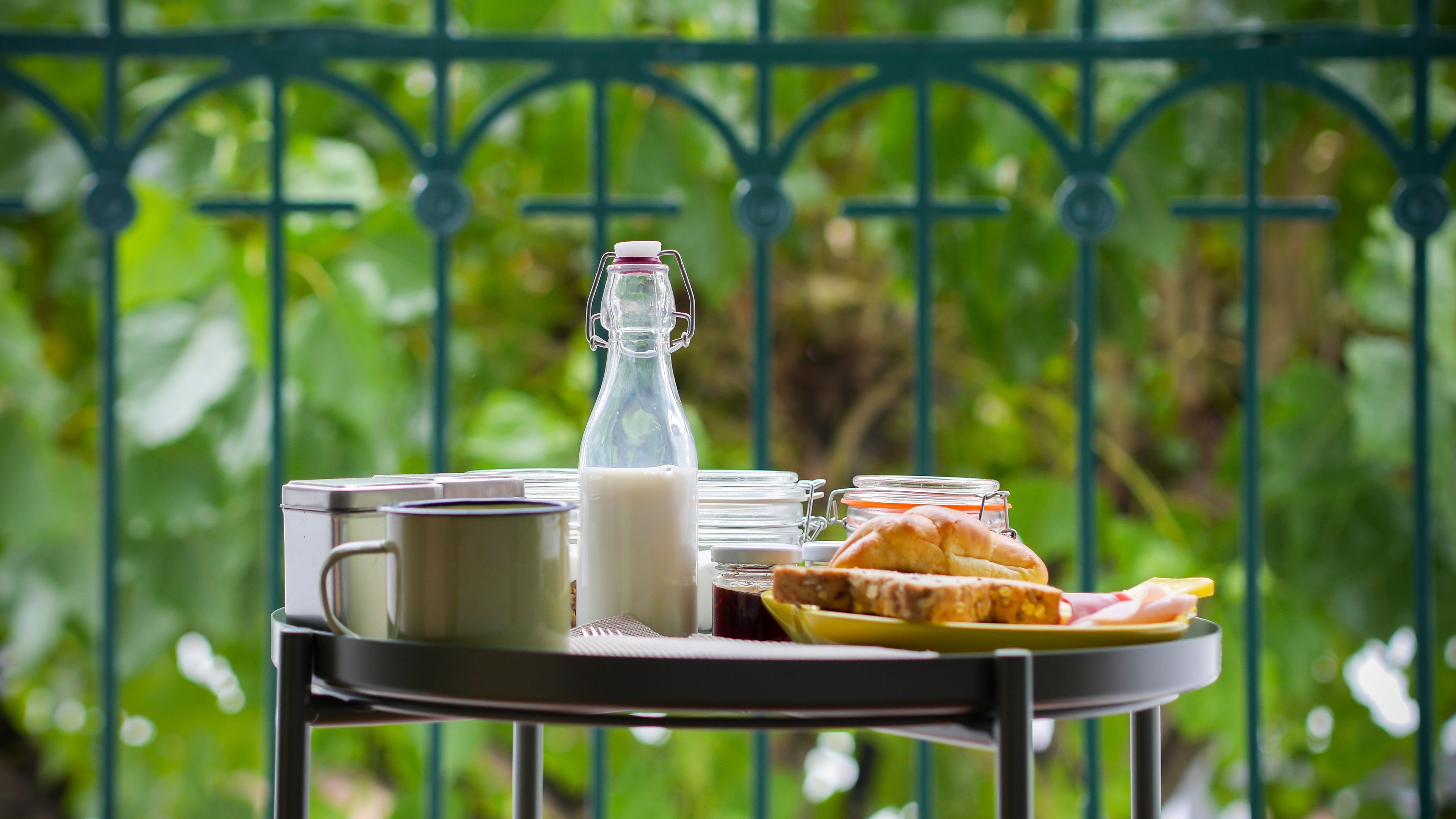 daily continental breakfast (eur 10 per person)