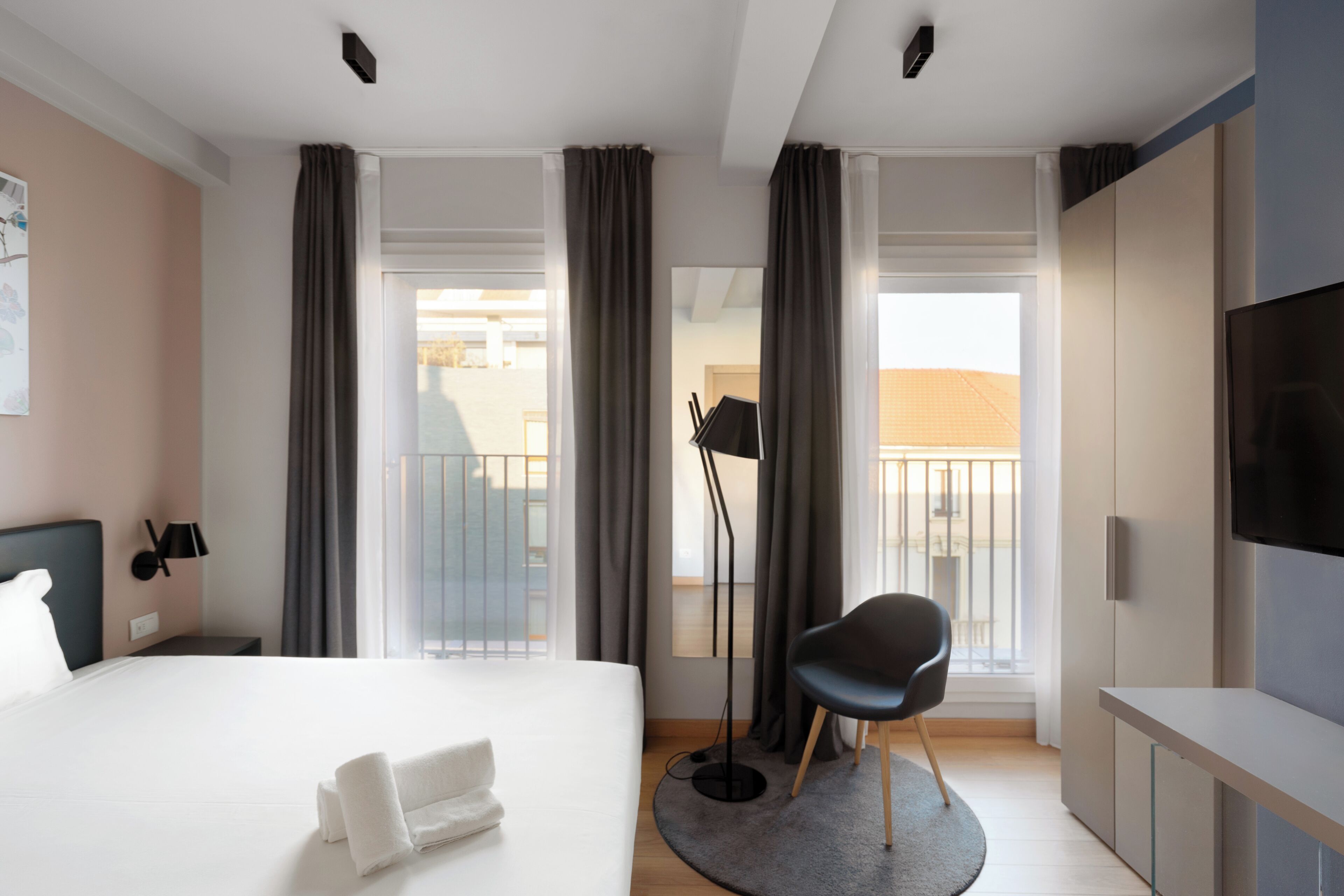 Creator - King Size Bed | Premium bedding, down comforters, pillowtop beds, in-room safe