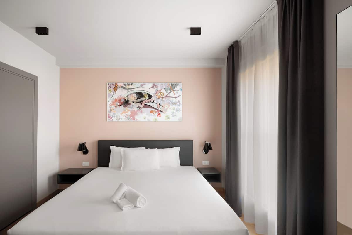 Creator - King Size bed | 高級寢具、羽絨被、特厚豪華床墊、房內夾萬