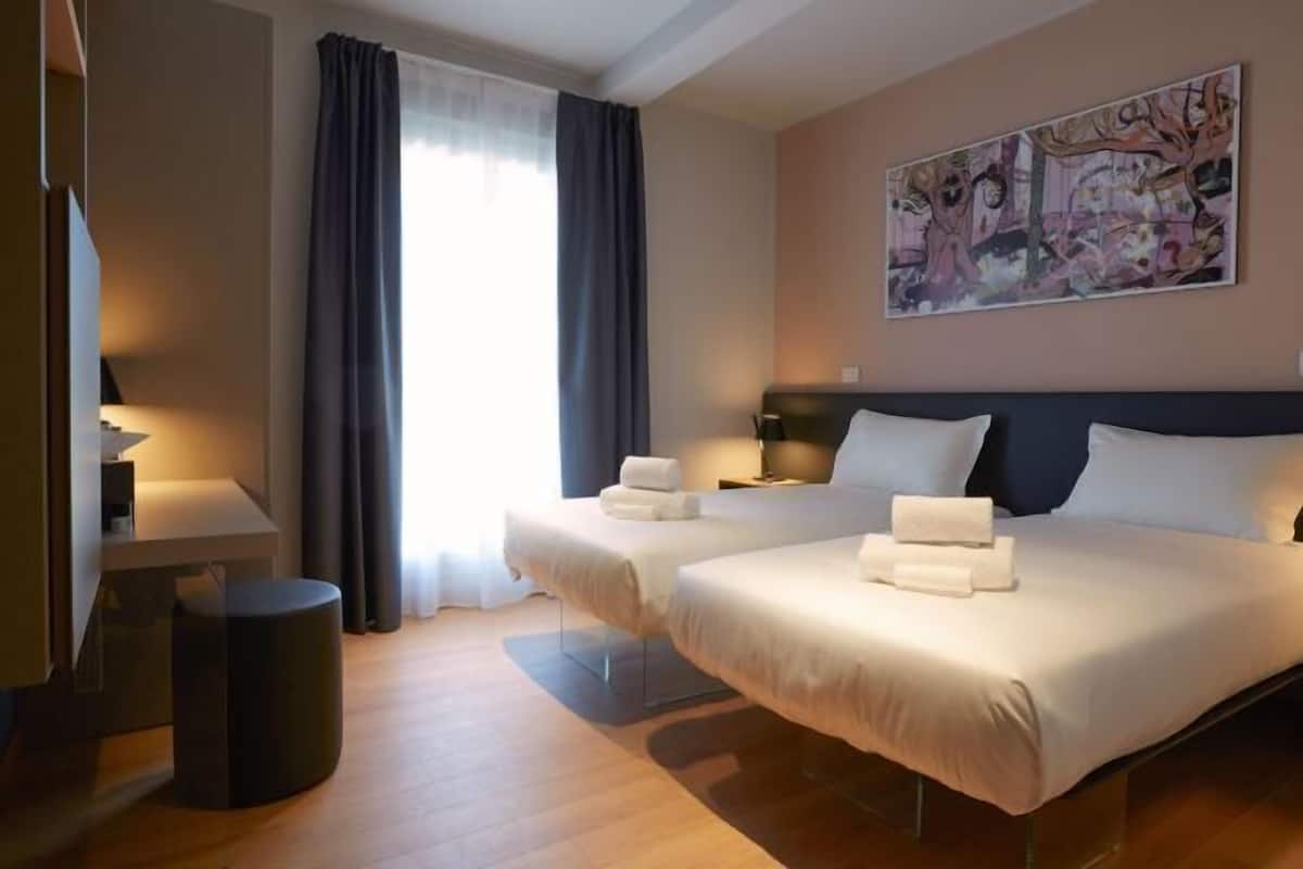 2 bedrooms, premium bedding, down duvets, pillow-top beds