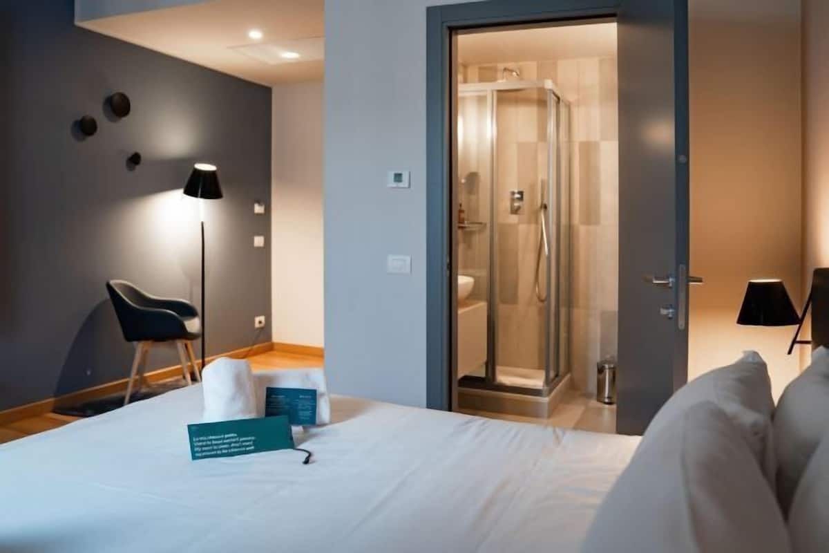 2 bedrooms, premium bedding, down duvets, pillow-top beds