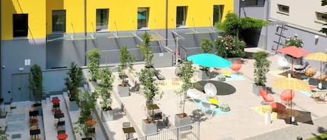 Udsigt til gårdsplads
