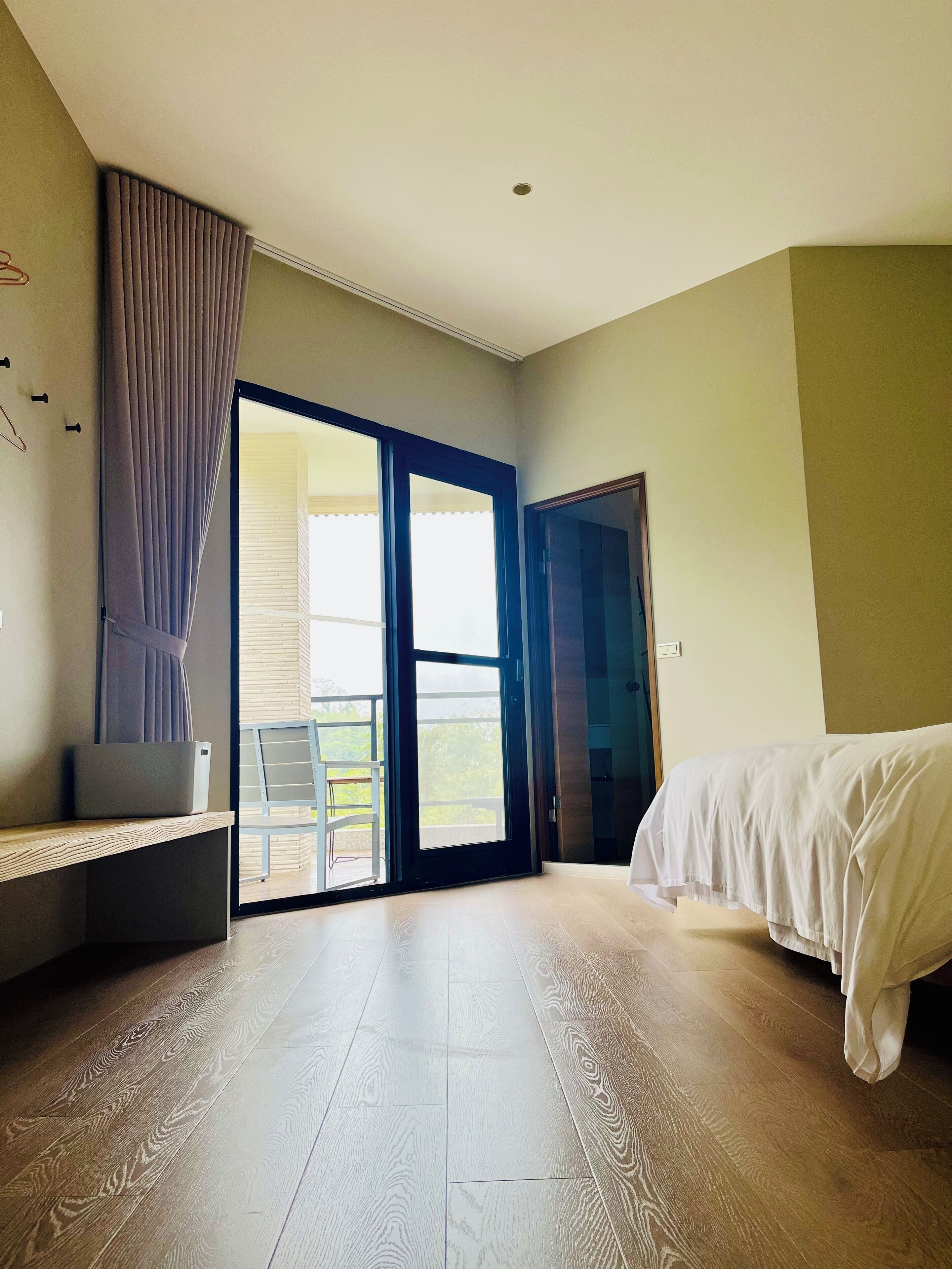 مكتب وواي فاي مجانًا وملاءات أسرّة