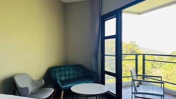 Standard Quadruple Room | Desk, free WiFi, bed sheets