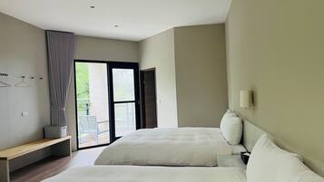 Standard-Vierbettzimmer | Schreibtisch, kostenloses WLAN, Bettwäsche