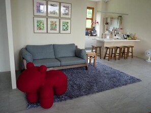 Flat-screen TV - Xi Tou in Sunny Day Inn (Lugu)