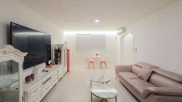 Family Suite Room | Free WiFi, bed sheets