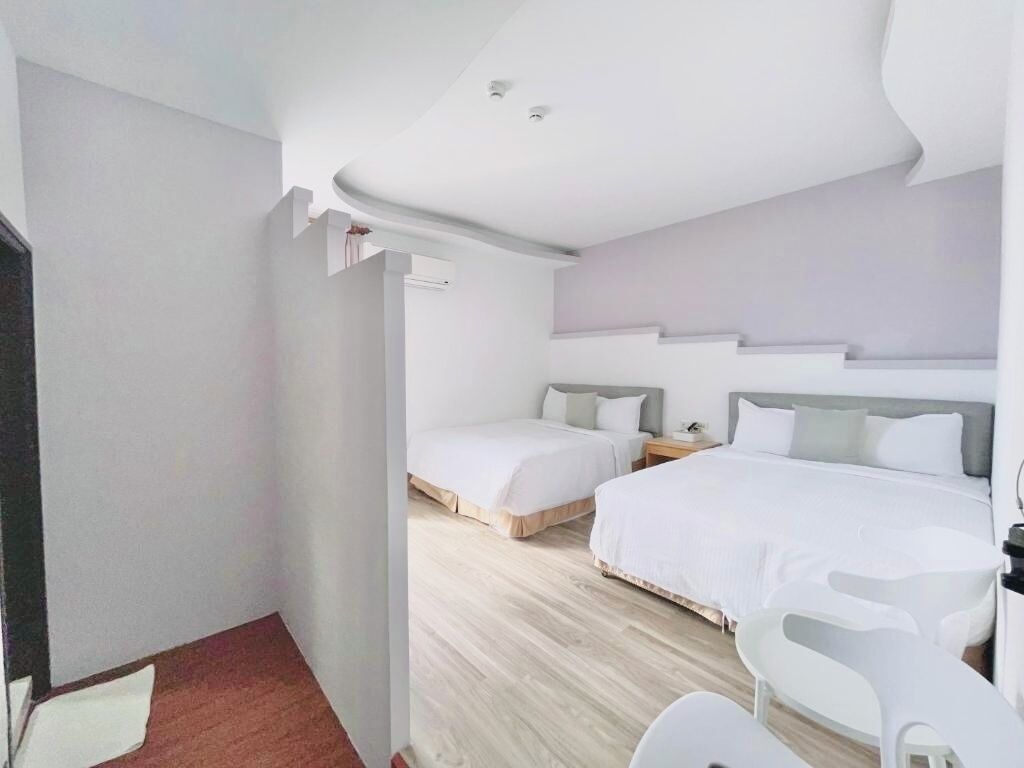 Habitación cuádruple estándar | Escritorio, cortinas opacas, wifi gratis y ropa de cama