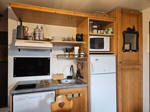 Kühlschrank, Mikrowelle, Geschirrspüler