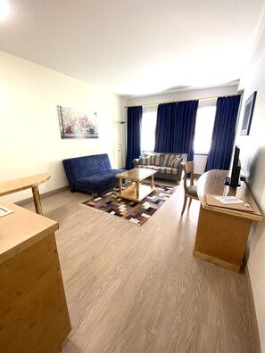 Apartment (01) | In-room safe, desk, blackout drapes, soundproofing - Rebgarten Schulgasse (Ravensburg)