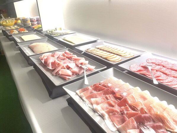 Petit déjeuner buffet compris tous les jours