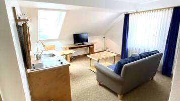 Apartment (08) | Living area | Flat-screen TV