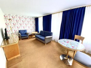 Apartment (05) | Living area