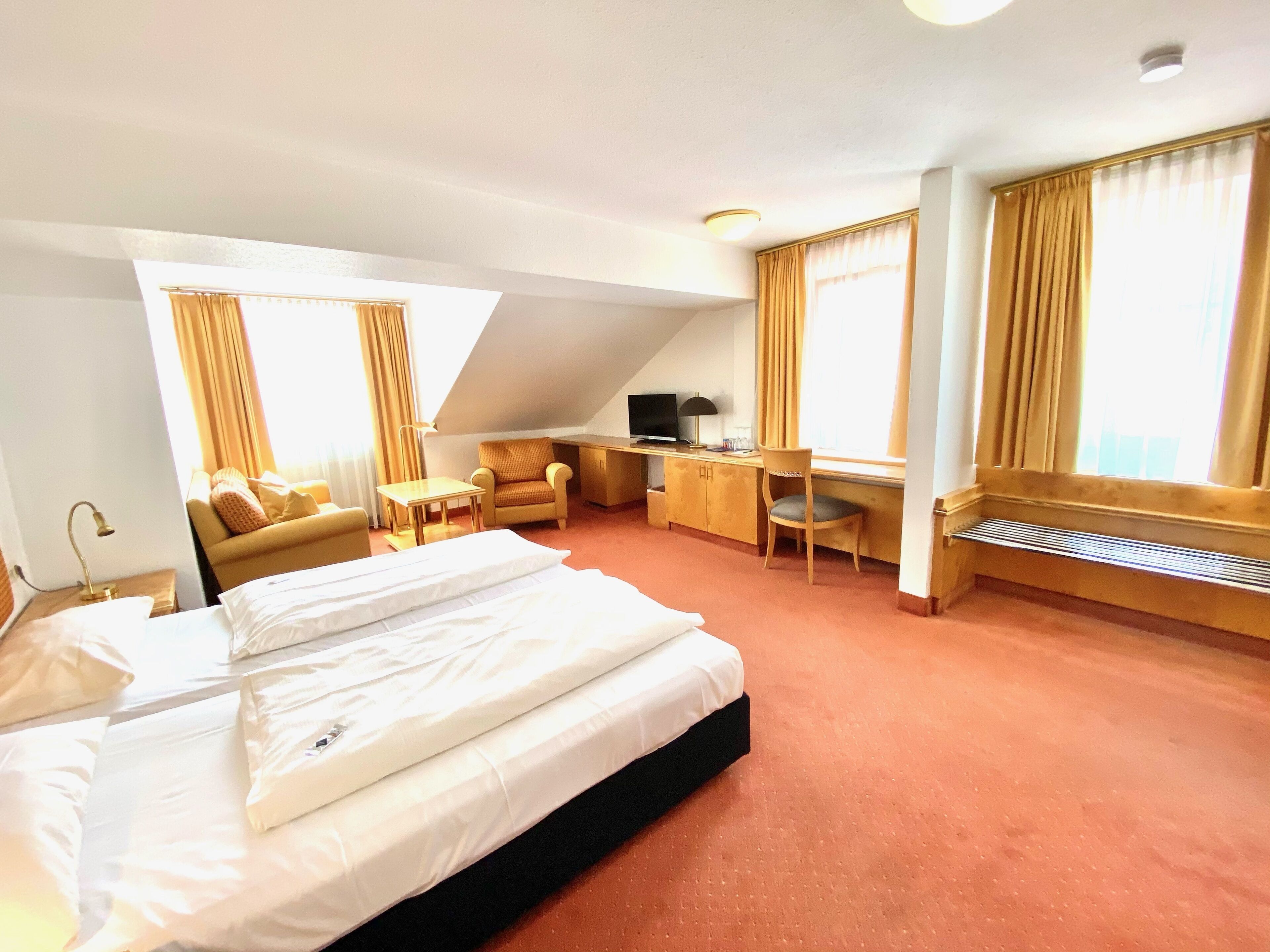 apartment (07) | in-room safe, desk, blackout curtains, soundproofing