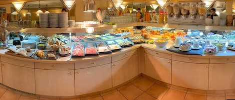Free daily buffet breakfast