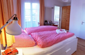 Hypo-allergenic bedding, free WiFi, bed sheets - Adventure Guesthouse (Unterseen)