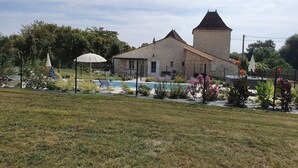 A house with a swimming pool, surrounded by a garden with various plants and flowers. - Pretty dovecote in the countryside (monestier)