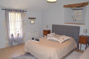 3 bedrooms, iron/ironing board, free WiFi, bed sheets - Pretty dovecote in the countryside (monestier)