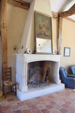 Interior - Pretty dovecote in the countryside (monestier)